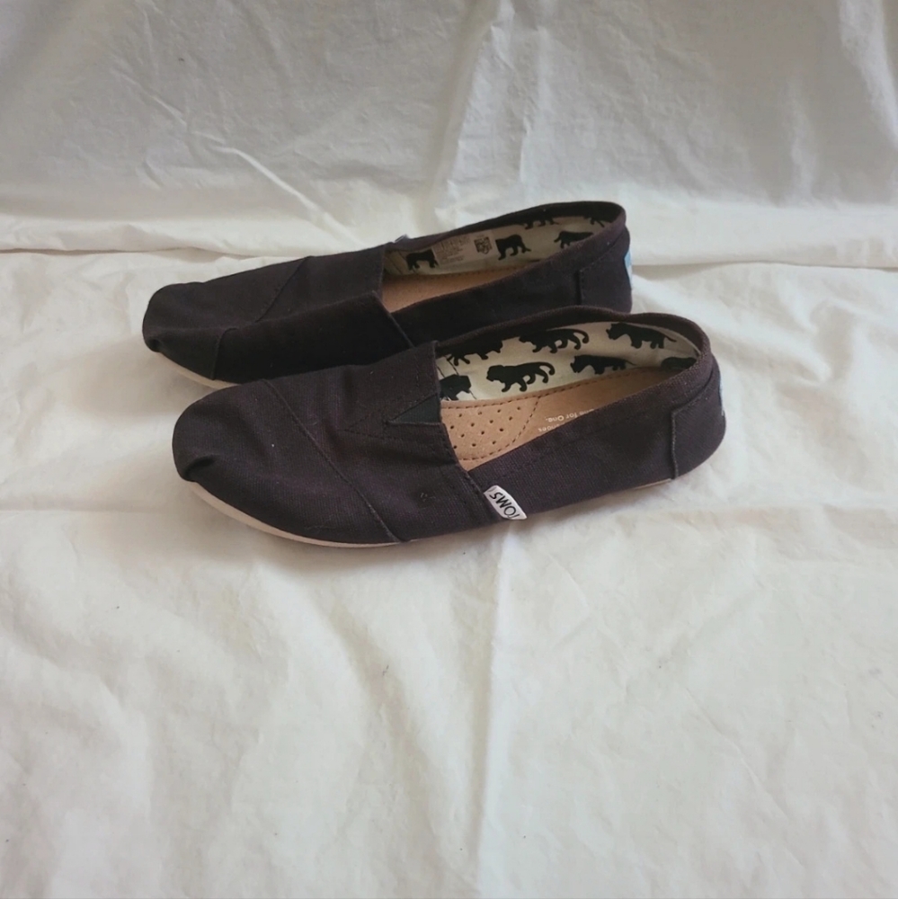 Toms - Picture 2 of 2
